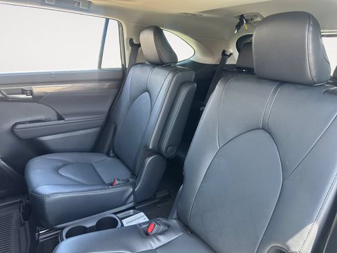 Certified 2026 Toyota Highlander Platinum AWD/4WD image 13