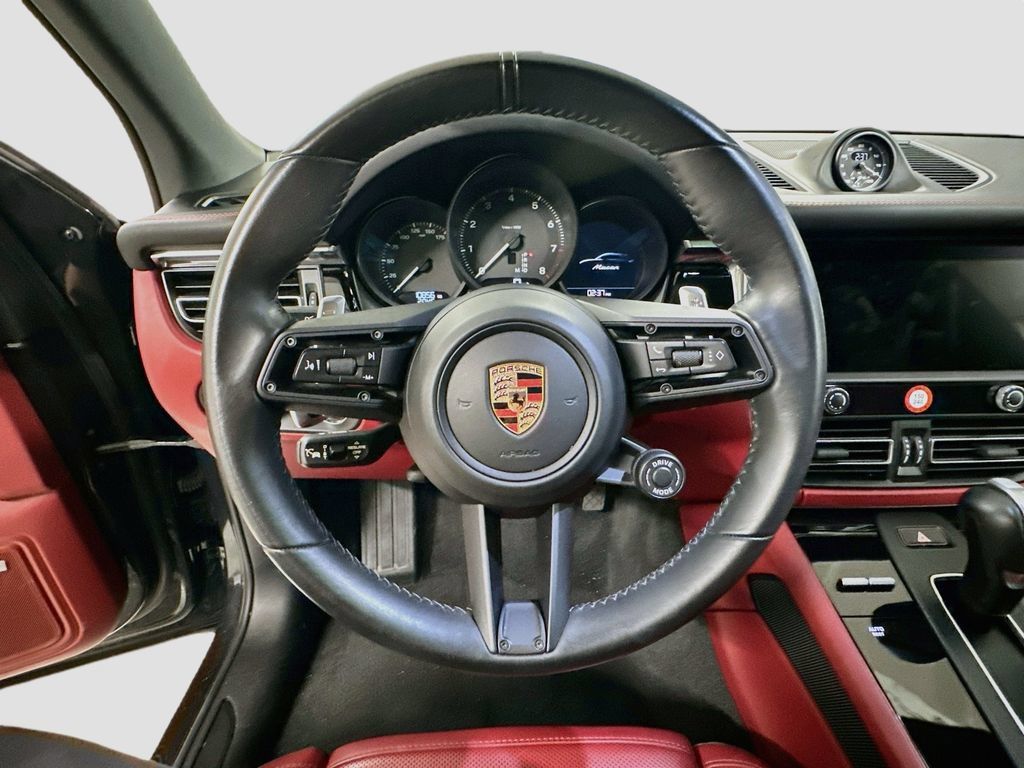 Certified 2025 Porsche Macan AWD/4WD image 12
