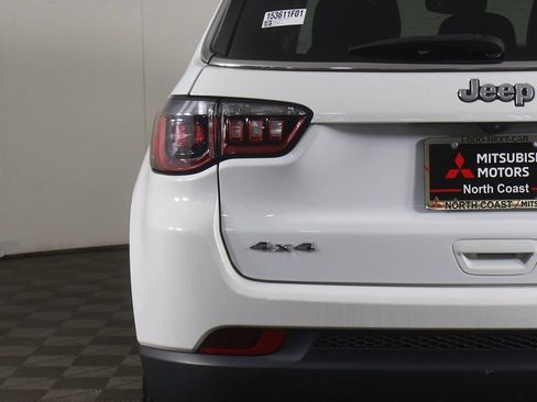 Used 2022 Jeep Compass Latitude AWD/4WD image 13