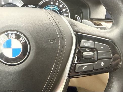 Used 2019 BMW 530e w/ Convenience Package image 12