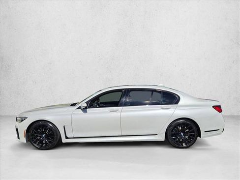 Used 2022 BMW 740i w/ M Sport Package image 9