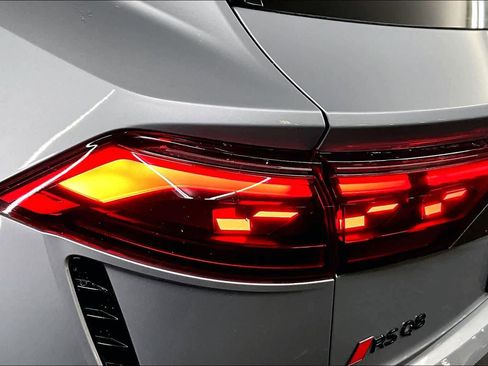 Used 2025 Audi RS Q8 performance image 28