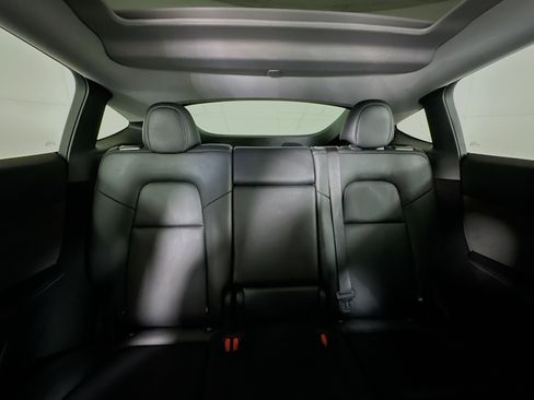 Used 2024 Tesla Model Y Performance image 29