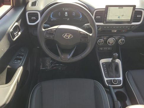 Used 2025 Hyundai Venue Limited image 15