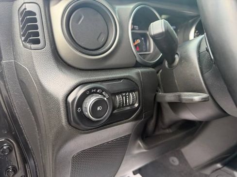 Used 2021 Jeep Wrangler Unlimited Sport AWD/4WD image 35