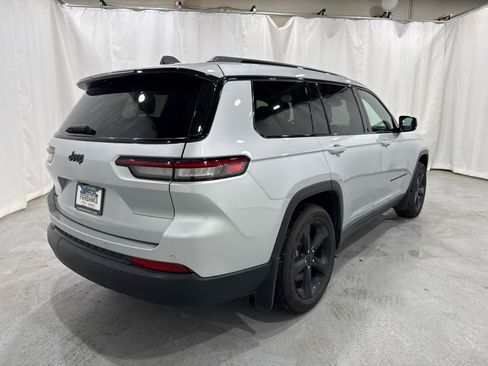 Used 2025 Jeep Grand Cherokee L Laredo AWD/4WD image 5