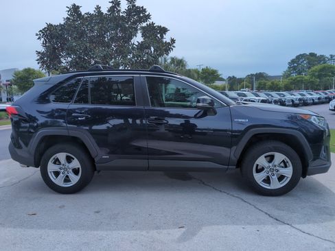 Used 2020 Toyota RAV4 XLE w/ Convenience Package image 11