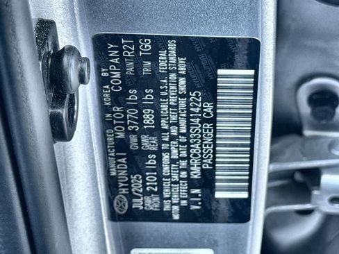 Used 2025 Hyundai Venue SEL FWD image 29