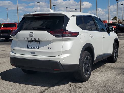 Used 2024 Nissan Rogue SV image 8