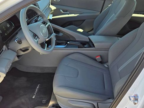 Used 2026 Hyundai Elantra SE FWD image 13