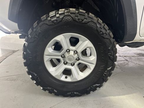 Used 2021 Toyota Tacoma TRD Off-Road image 14