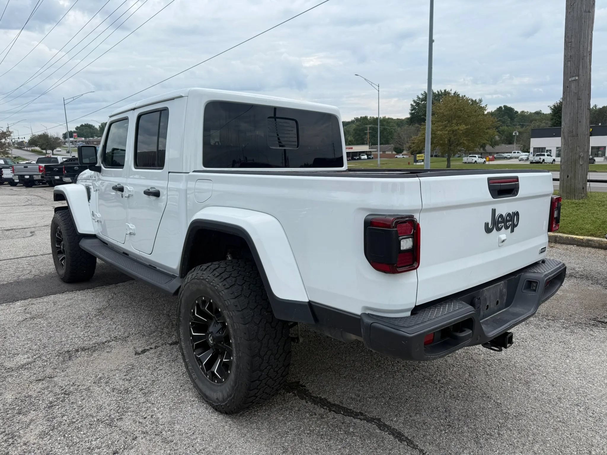 Used 2020 Jeep Gladiator Overland w/ Popular Equipment Package AWD/4WD image 3