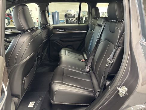 New 2025 Jeep Grand Cherokee Limited image 32