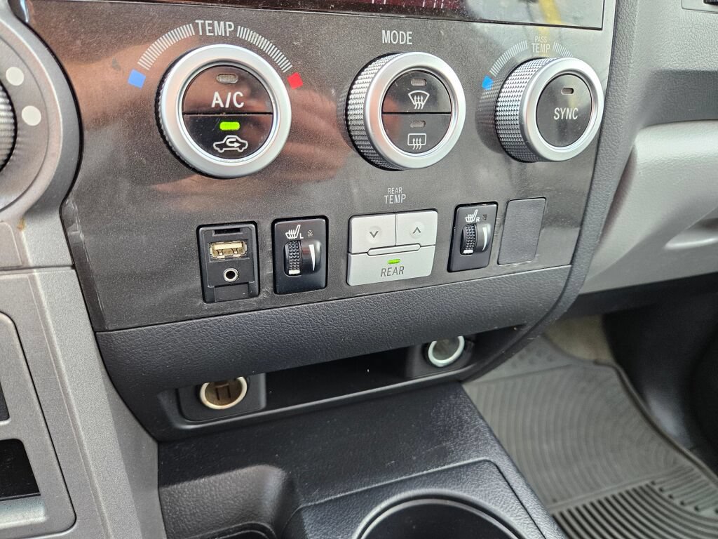 Used 2011 Toyota Sequoia Limited AWD/4WD image 31