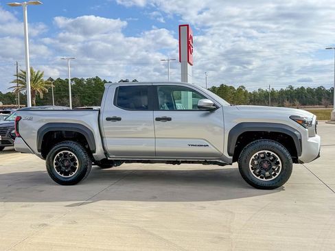 Used 2024 Toyota Tacoma TRD Off-Road AWD/4WD image 7
