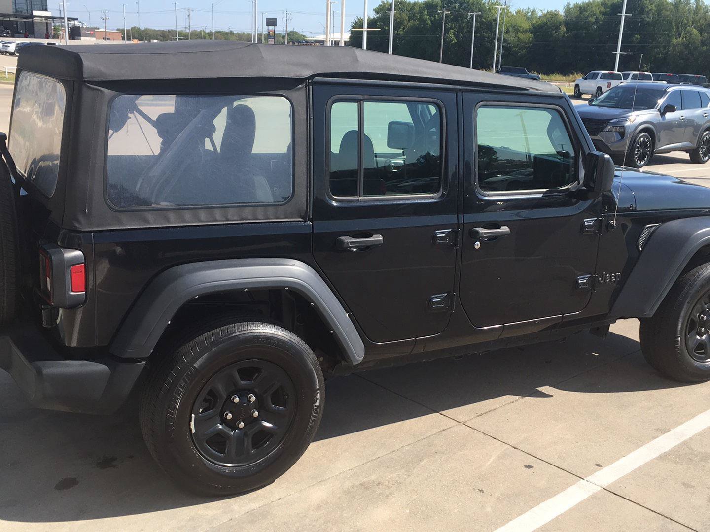 Used 2023 Jeep Wrangler Unlimited Sport AWD/4WD image 6