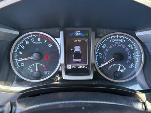Used 2021 Toyota Tacoma SR5 RWD image 16