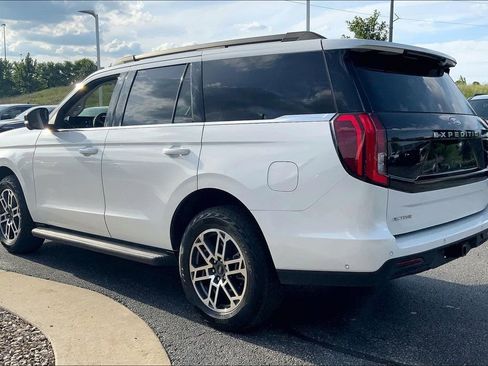 Used 2025 Ford Expedition Active AWD/4WD image 2
