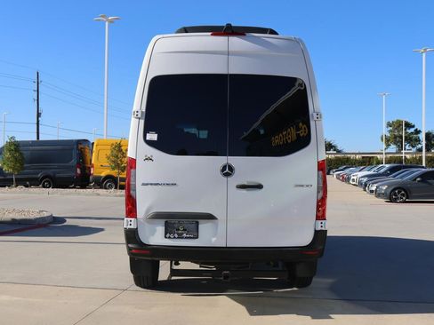 Used 2019 Mercedes-Benz Sprinter 2500 image 4