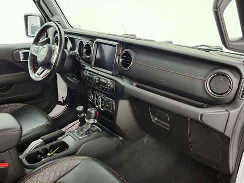 Used 2022 Jeep Gladiator Overland image 25