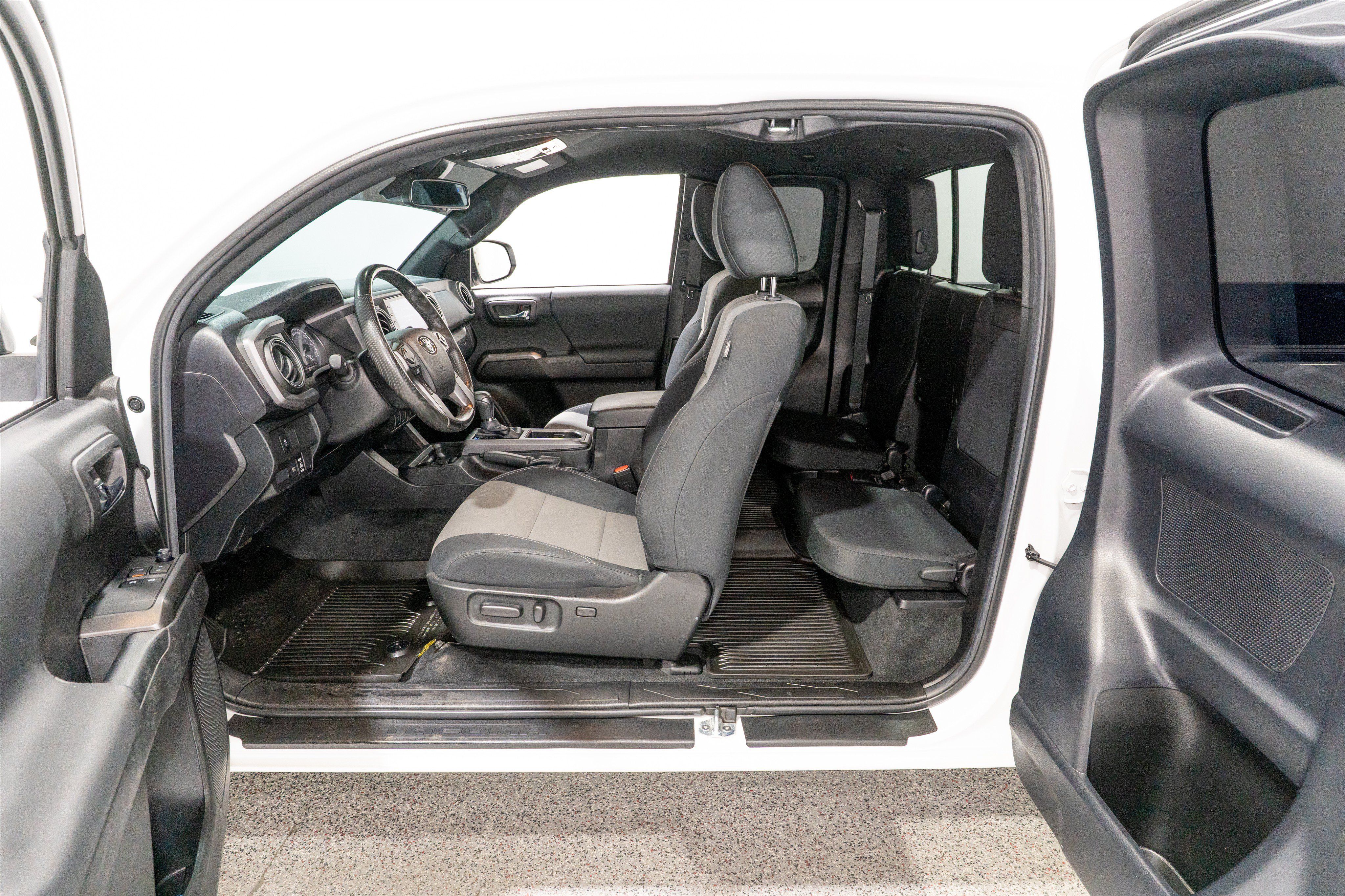 Used 2022 Toyota Tacoma TRD Sport w/ Black Out Package (TMS) AWD/4WD image 12