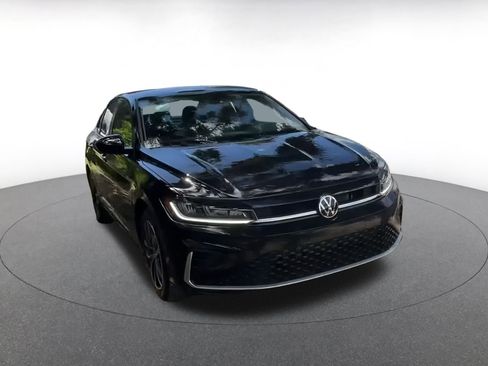 Used 2025 Volkswagen Jetta SE image 3