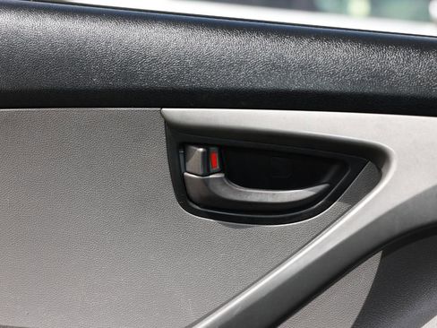 Used 2014 Hyundai Elantra SE image 36