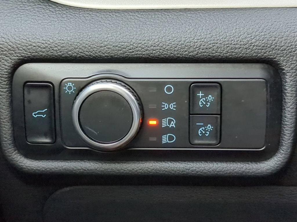 Used 2023 Ford Explorer XLT AWD/4WD image 58