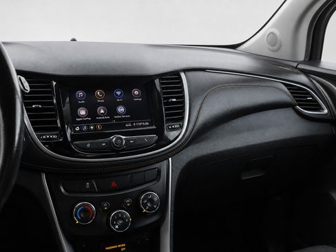 Used 2020 Chevrolet Trax LT w/ LT Convenience Package FWD image 30