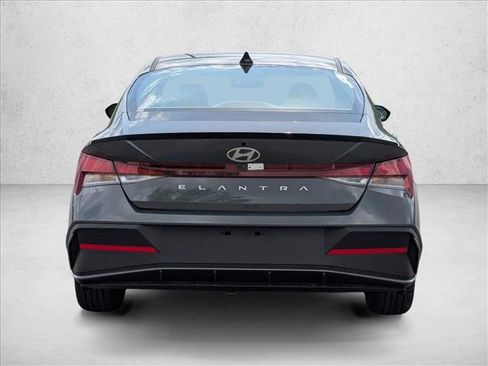 Used 2025 Hyundai Elantra Sport image 8