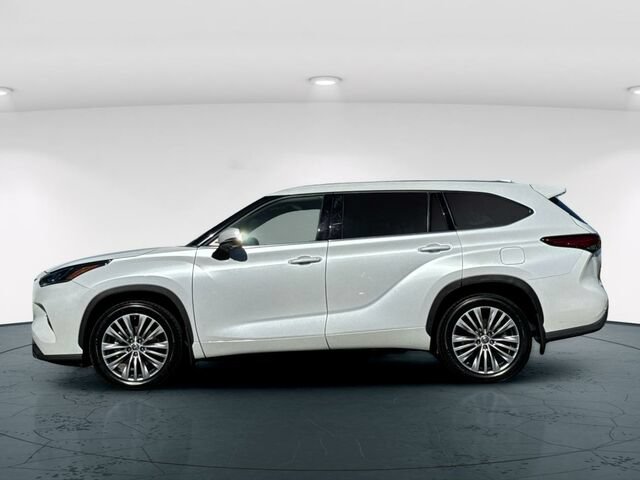 Used 2023 Toyota Highlander Platinum AWD/4WD image 3