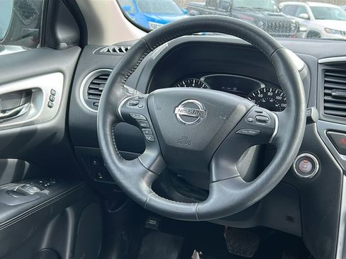 Used 2019 Nissan Pathfinder SL image 26