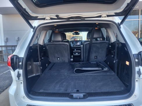 Used 2018 Toyota Highlander XLE image 17