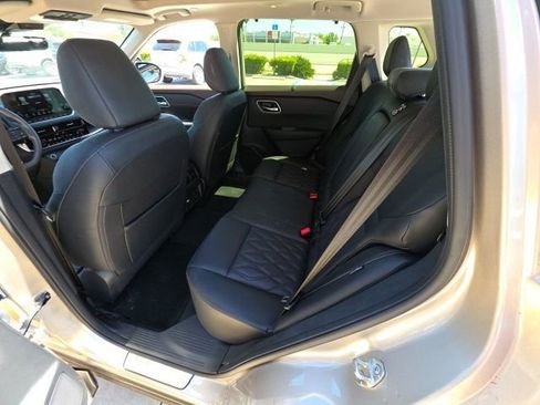 Used 2023 Nissan Rogue Platinum w/ Platinum Premium Package AWD/4WD image 24