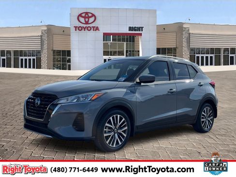 Used 2021 Nissan Kicks SV image 1