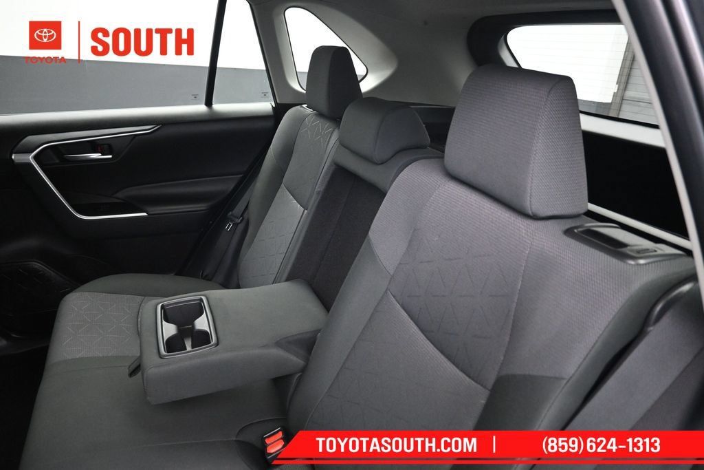 Used 2025 Toyota RAV4 XLE AWD/4WD image 24
