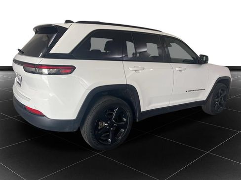 Used 2024 Jeep Grand Cherokee Altitude AWD/4WD image 5