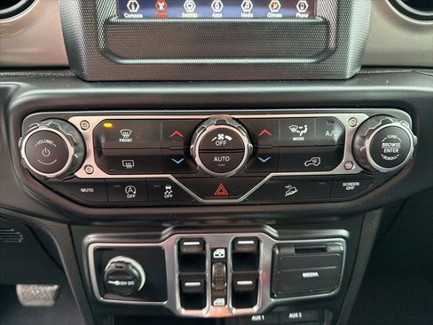 Used 2019 Jeep Wrangler Unlimited Sport S image 37