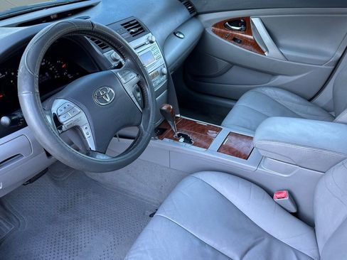 Used 2011 Toyota Camry XLE image 4