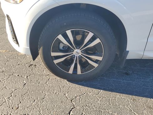 Used 2024 Volvo XC60 B5 Core image 4