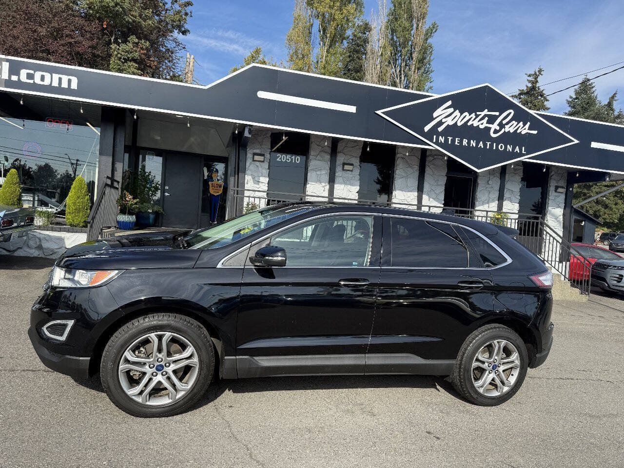 Used 2016 Ford Edge Titanium w/ Technology Package AWD/4WD image 2