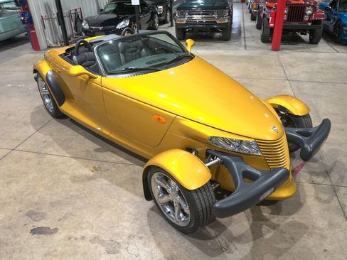 Used 2002 Chrysler Prowler RWD image 14