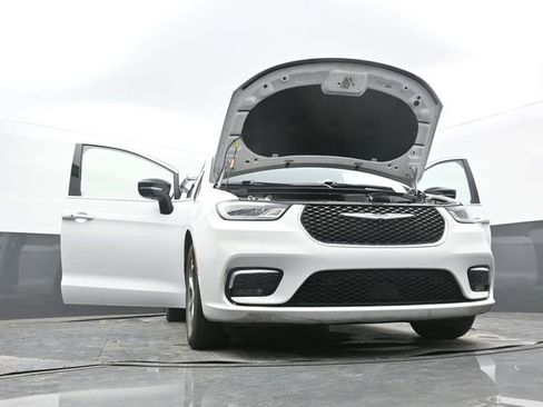 Used 2024 Chrysler Pacifica Limited w/ Trailer Tow Group image 65