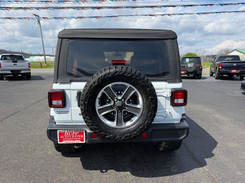 Used 2018 Jeep Wrangler Unlimited Sahara image 5