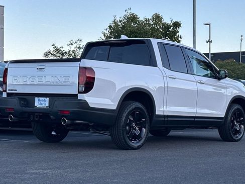 New 2026 Honda Ridgeline Black Edition image 4