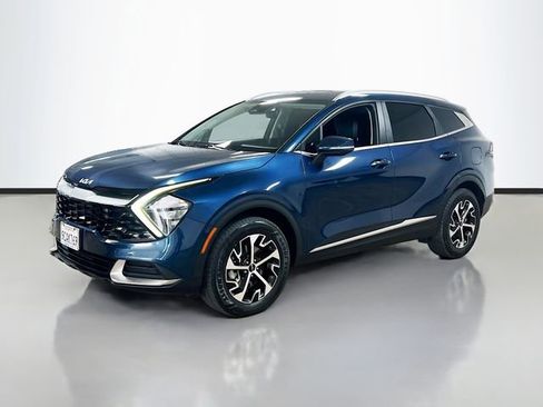 Used 2023 Kia Sportage EX image 3