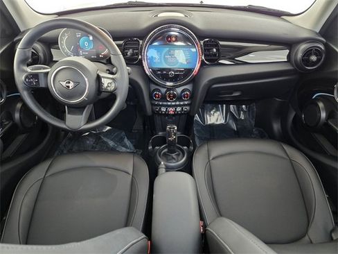 Used 2023 MINI Cooper 4-Door Hardtop image 4