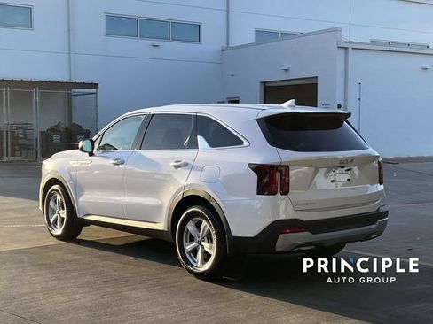 Used 2026 Kia Sorento LX FWD image 11