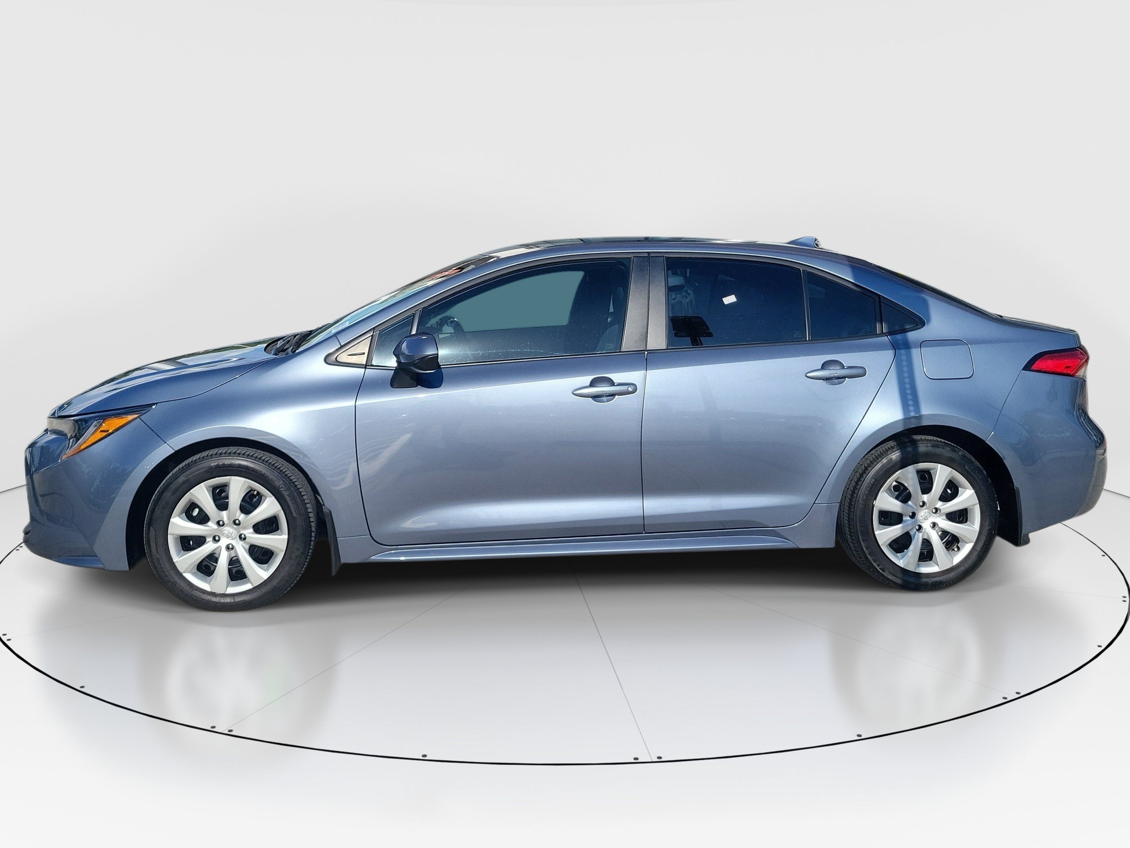 Used 2025 Toyota Corolla LE FWD image 4
