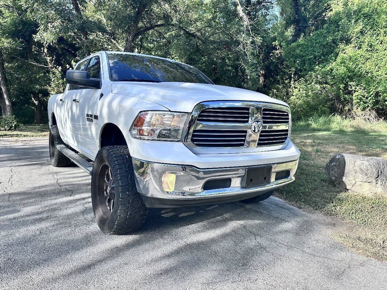 Used 2015 RAM 1500 Lone Star RWD image 2